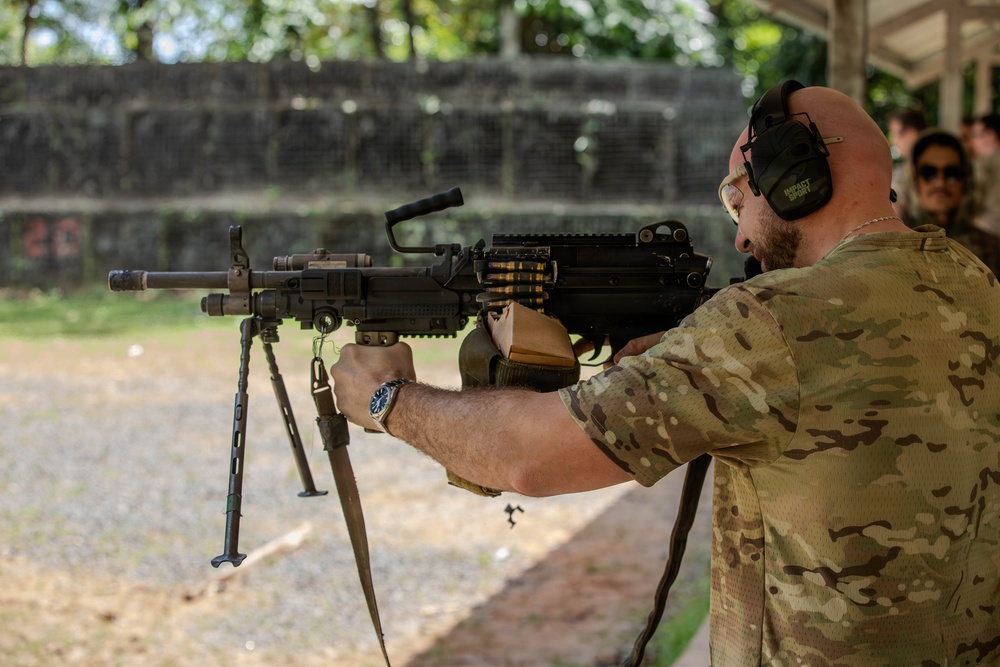 Office of the Secretary of War visits Panamá