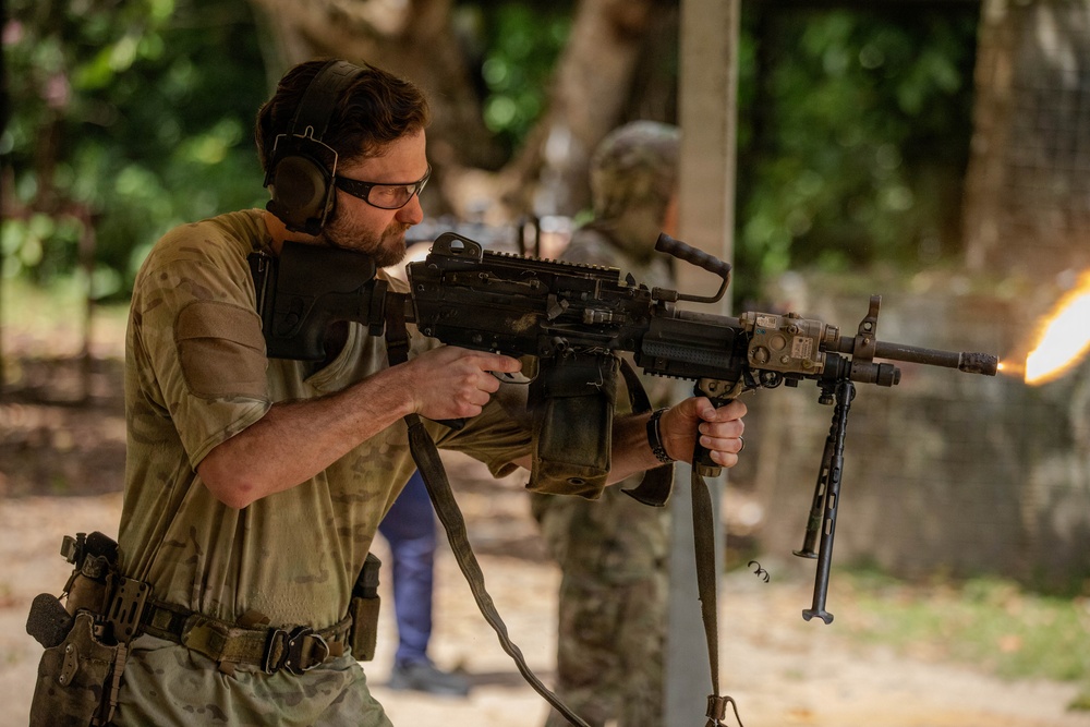 Office of the Secretary of War visits Panamá