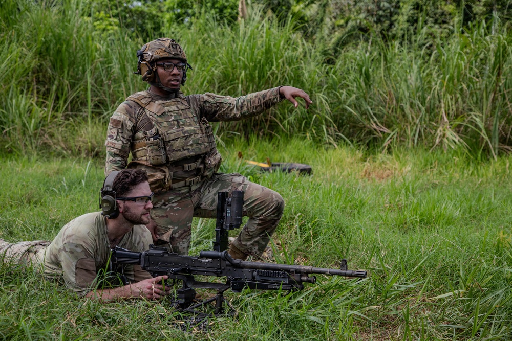 Office of the Secretary of War visits Panamá