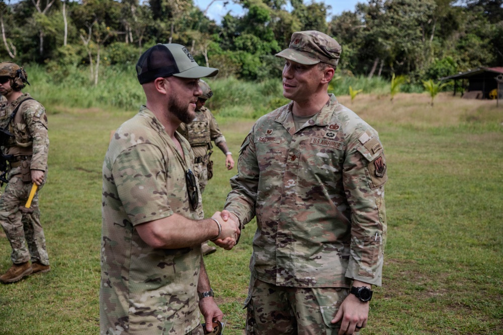 Office of the Secretary of War visits Panamá