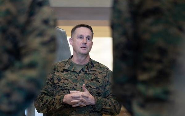 Marine Forces Reserve Chaplain receives Distinguished Service Award