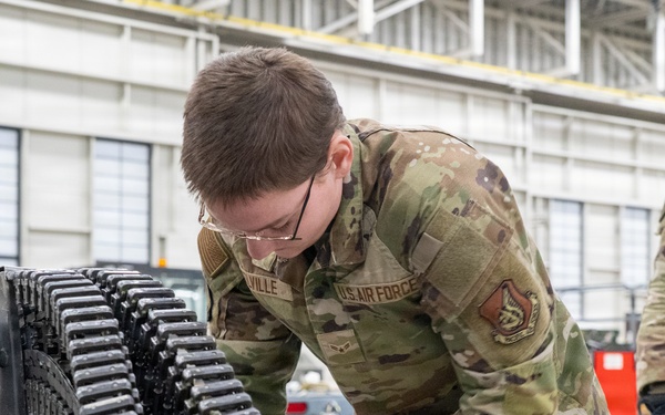 Weapons, ammo crews turn fast jets into fast, lethal jets