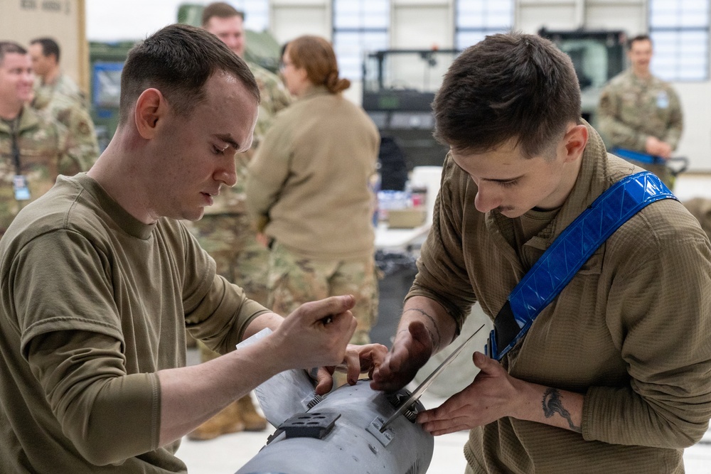 Weapons, ammo crews turn fast jets into fast, lethal jets