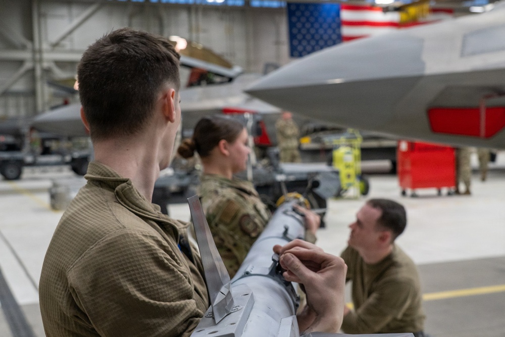 Weapons, ammo crews turn fast jets into fast, lethal jets