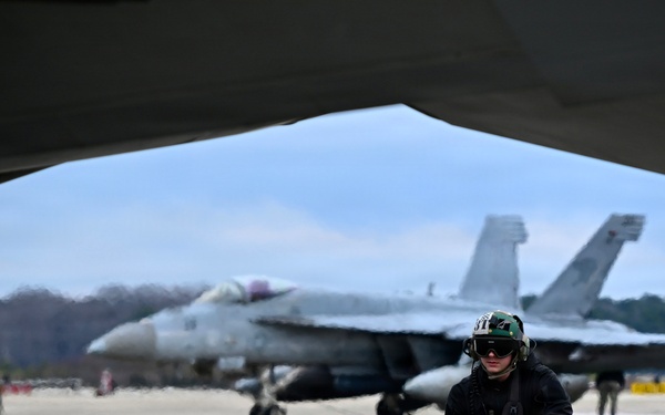 Sailor prepares an F/A-18E for takeoff