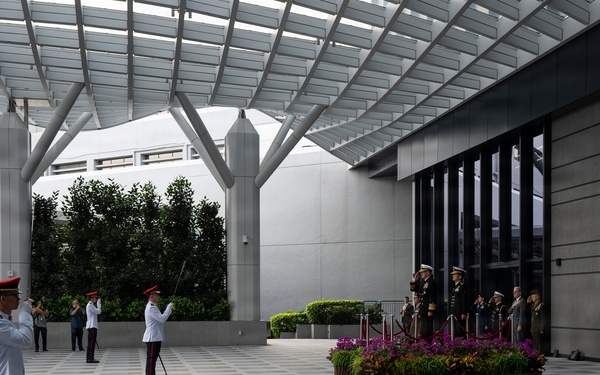 USINDOPACOM commander reinforces U.S.- Singapore defense partnership during Singapore visit