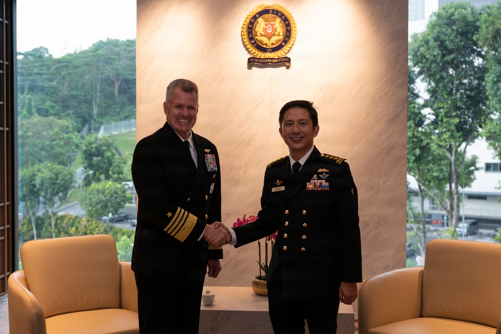 USINDOPACOM commander reinforces U.S.- Singapore defense partnership during Singapore visit