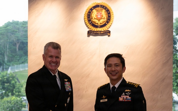 USINDOPACOM commander reinforces U.S.- Singapore defense partnership during Singapore visit