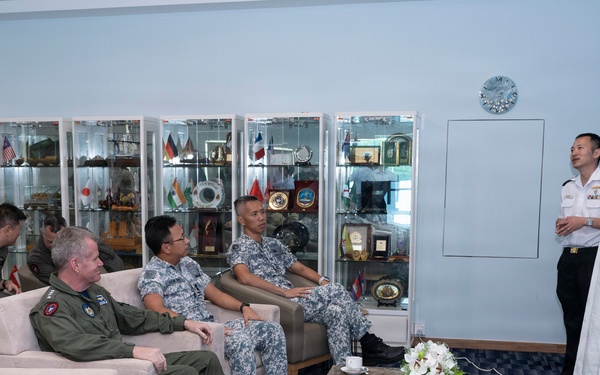 USINDOPACOM commander reinforces U.S.- Singapore defense partnership during Singapore visit