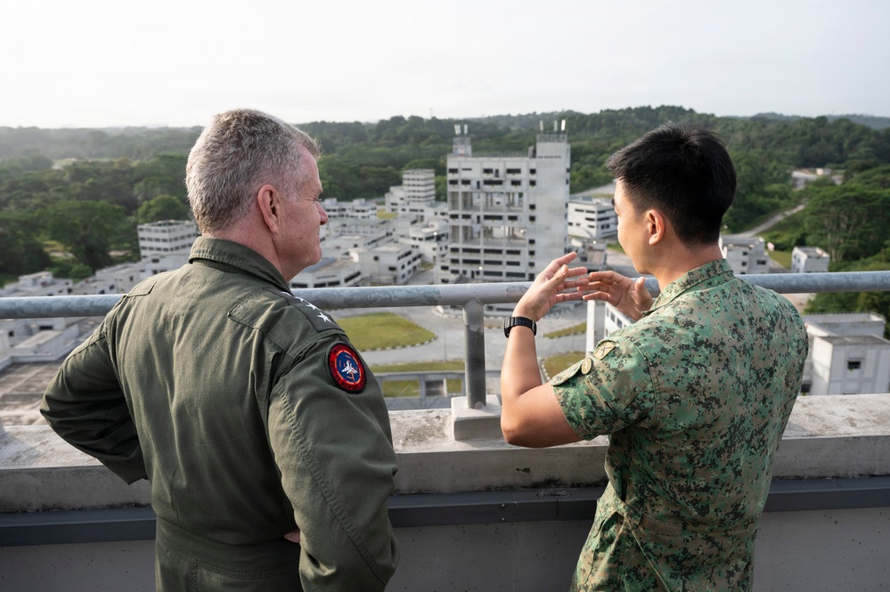 USINDOPACOM commander reinforces U.S.- Singapore defense partnership during Singapore visit