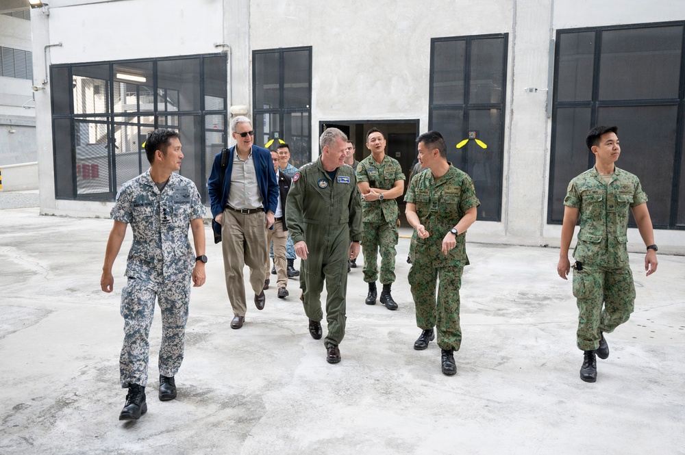 USINDOPACOM commander reinforces U.S.- Singapore defense partnership during Singapore visit