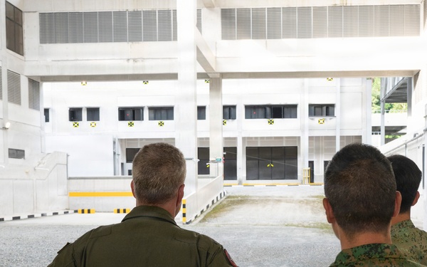 USINDOPACOM commander reinforces U.S.- Singapore defense partnership during Singapore visit