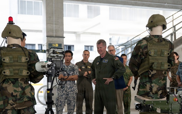 USINDOPACOM commander reinforces U.S.- Singapore defense partnership during Singapore visit