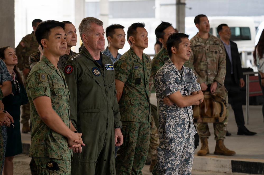 USINDOPACOM commander reinforces U.S.- Singapore defense partnership during Singapore visit