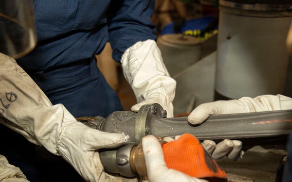 USS Blue Ridge conducts damage control drills