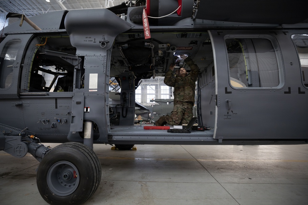 176th AMXS maintainers prep the AKANG’s newest HH-60W Jolly Green II