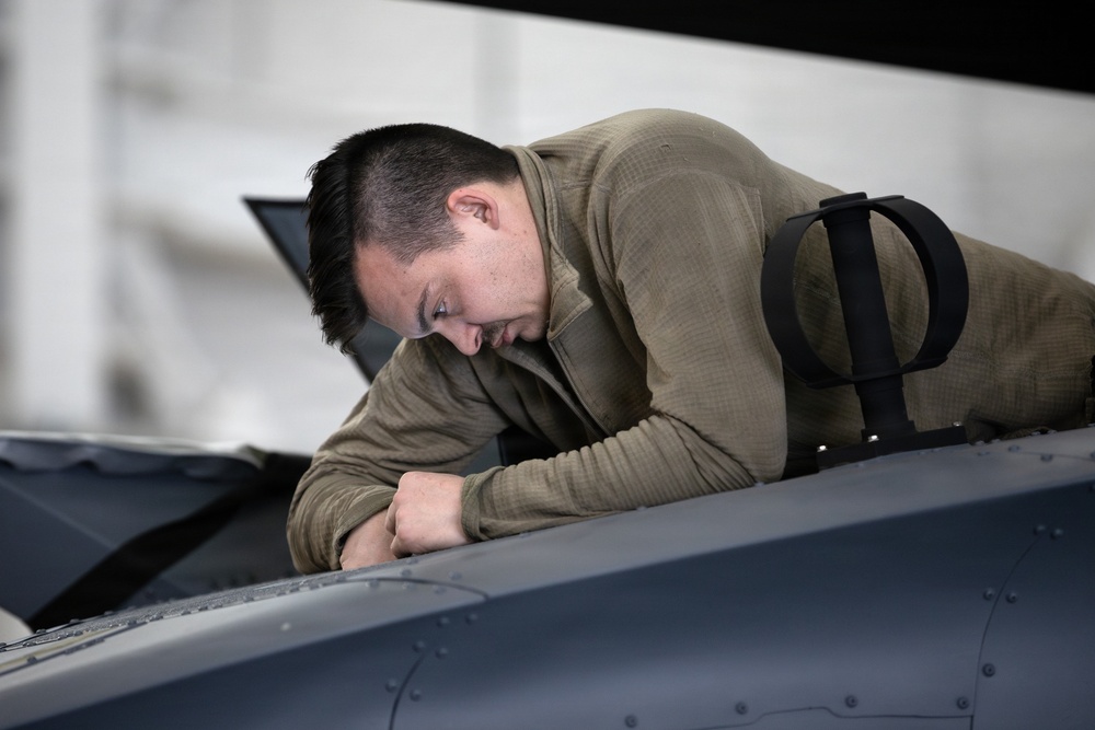 176th AMXS maintainers prep the AKANG’s newest HH-60W Jolly Green II