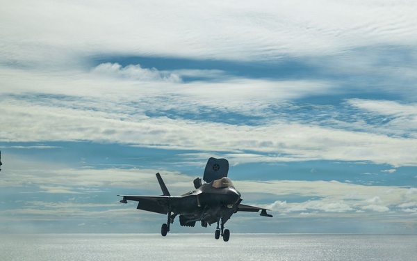 11th MEU Marines, Sailors Conduct Flight Deck Operations Aboard USS Boxer