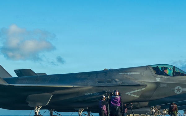 11th MEU Marines, Sailors Conduct Flight Deck Operations Aboard USS Boxer