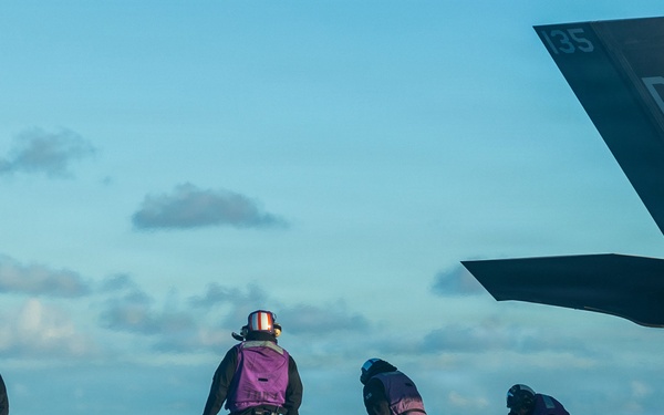 11th MEU Marines, Sailors Conduct Flight Deck Operations Aboard USS Boxer