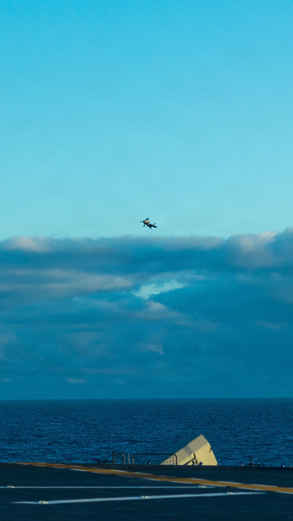 11th MEU Marines, Sailors Conduct Flight Deck Operations Aboard USS Boxer