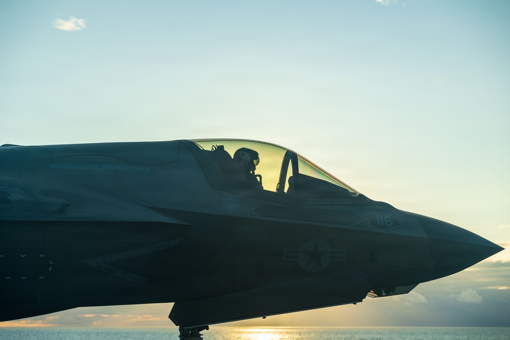 11th MEU Marines, Sailors Conduct Flight Deck Operations Aboard USS Boxer