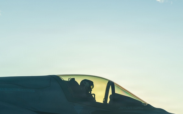 11th MEU Marines, Sailors Conduct Flight Deck Operations Aboard USS Boxer