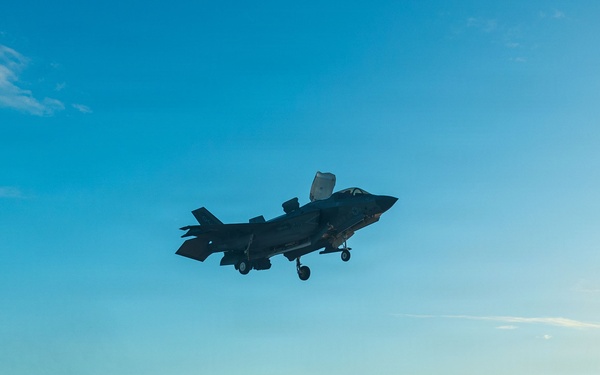 11th MEU Marines, Sailors Conduct Flight Deck Operations Aboard USS Boxer