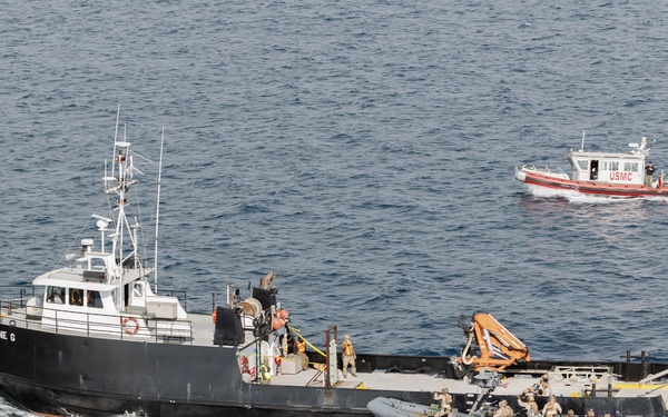 11th MEU Marines, Sailors Conduct VBSS Exercise
