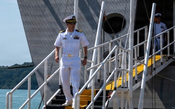 USS Cincinnati arrives in Ream Naval Base