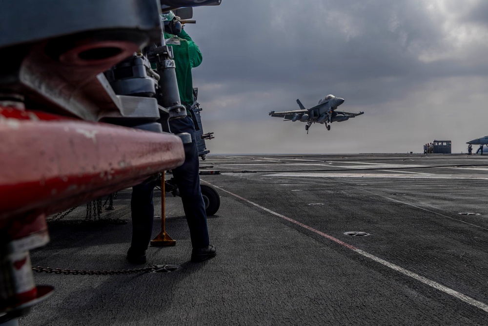 Abraham Lincoln conducts flight operations