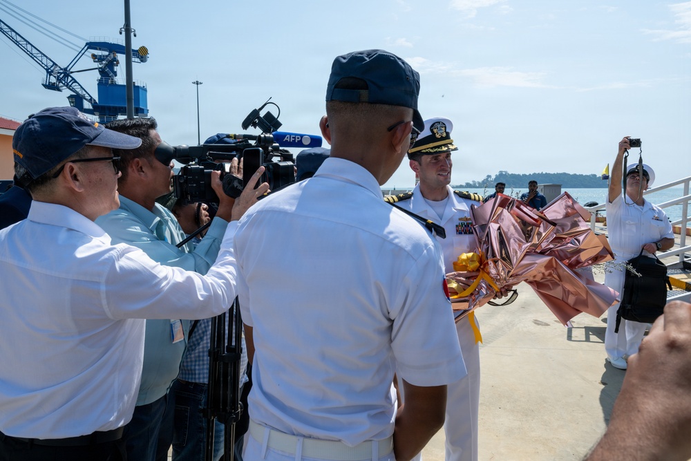 USS Cincinnati (LCS 20) arrives in Ream Naval Base, Cambodia