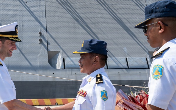 USS Cincinnati (LCS 20) arrives in Ream Naval Base, Cambodia