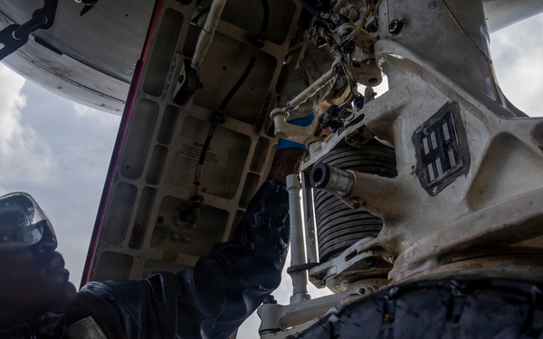 Abraham Lincoln conducts aircraft maintenance