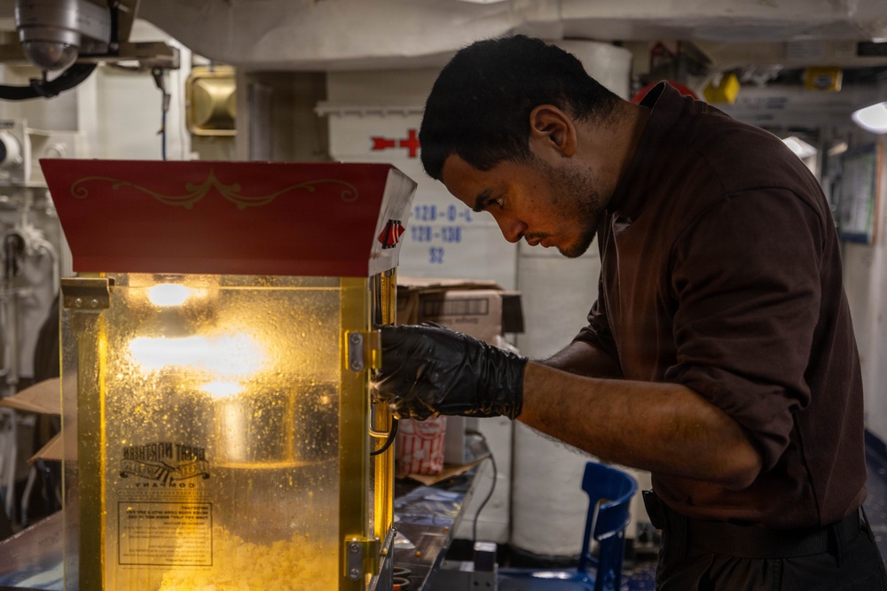 Abraham Lincoln makes popcorn