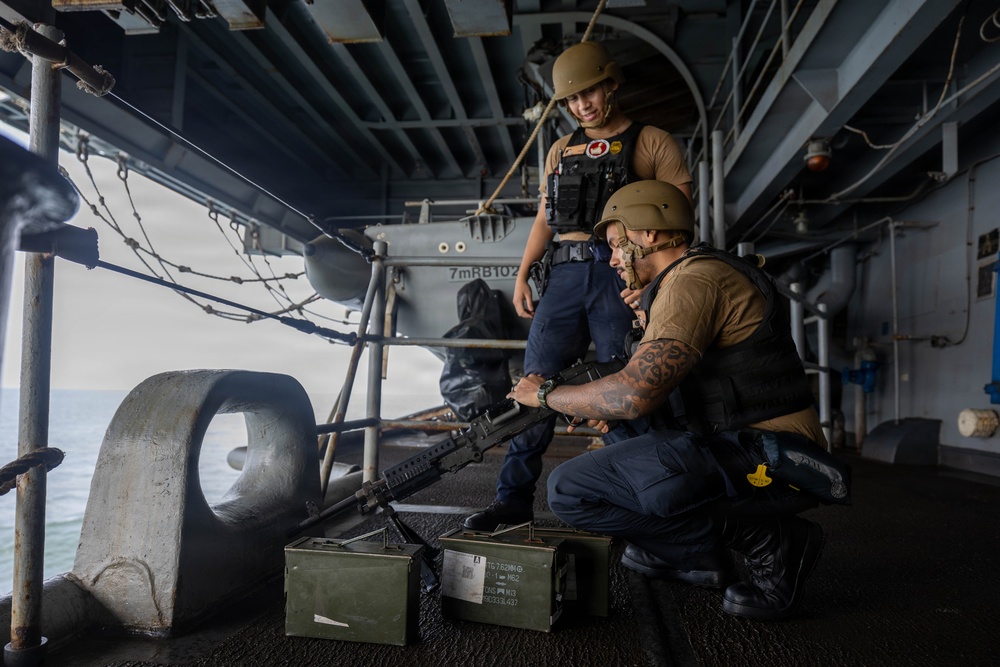Abraham Lincoln conducts gun quarters