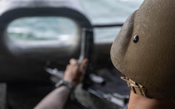 Abraham Lincoln conducts gun quarters