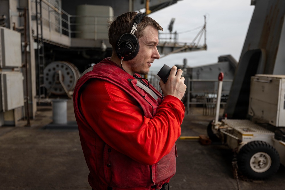 Abraham Lincoln conducts gun quarters