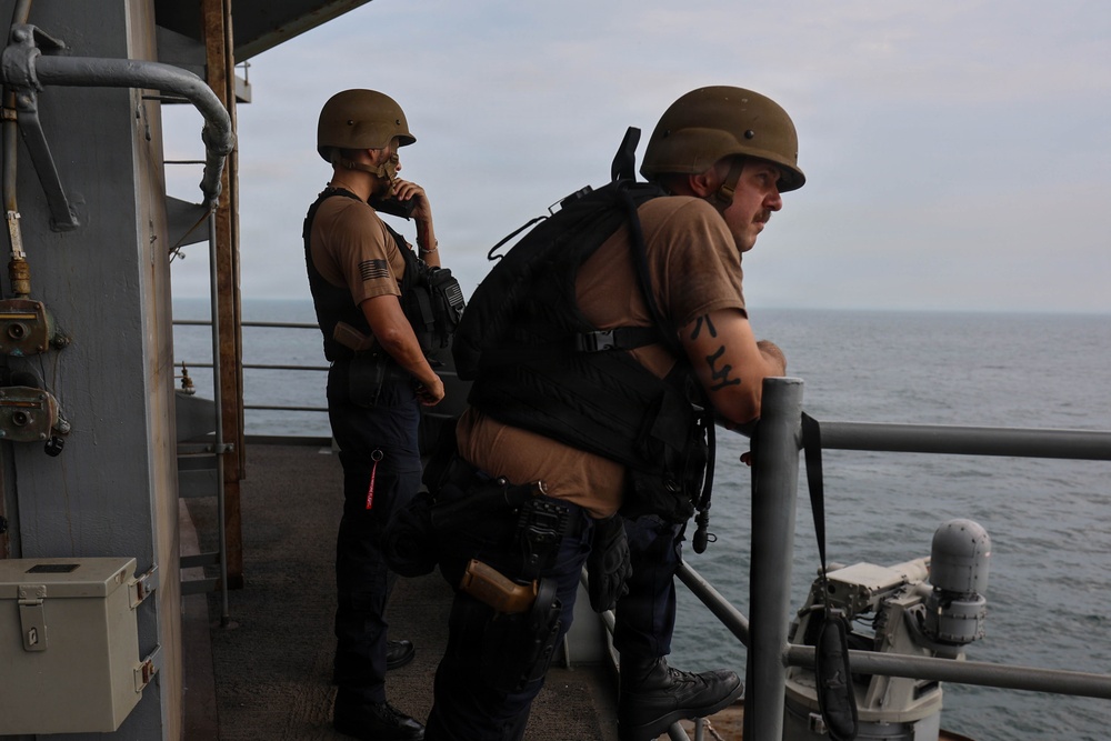 Abraham Lincoln conducts gun quarters
