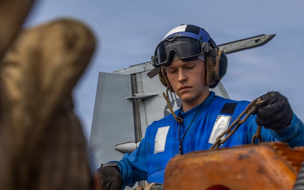 Abraham Lincoln conducts aircraft maintenance