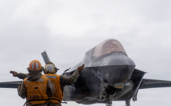 Boxer Conducts Flight Operations