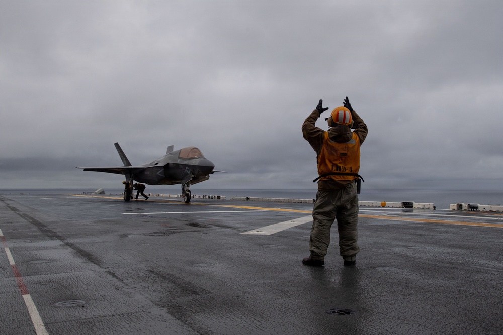 Boxer Conducts Flight Operations