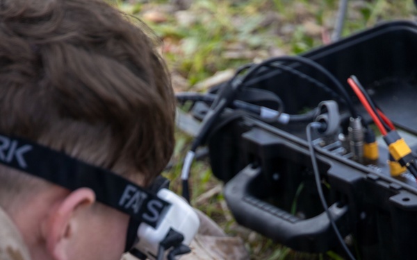 1st Marine Division Schools hosts small attack drone operators course