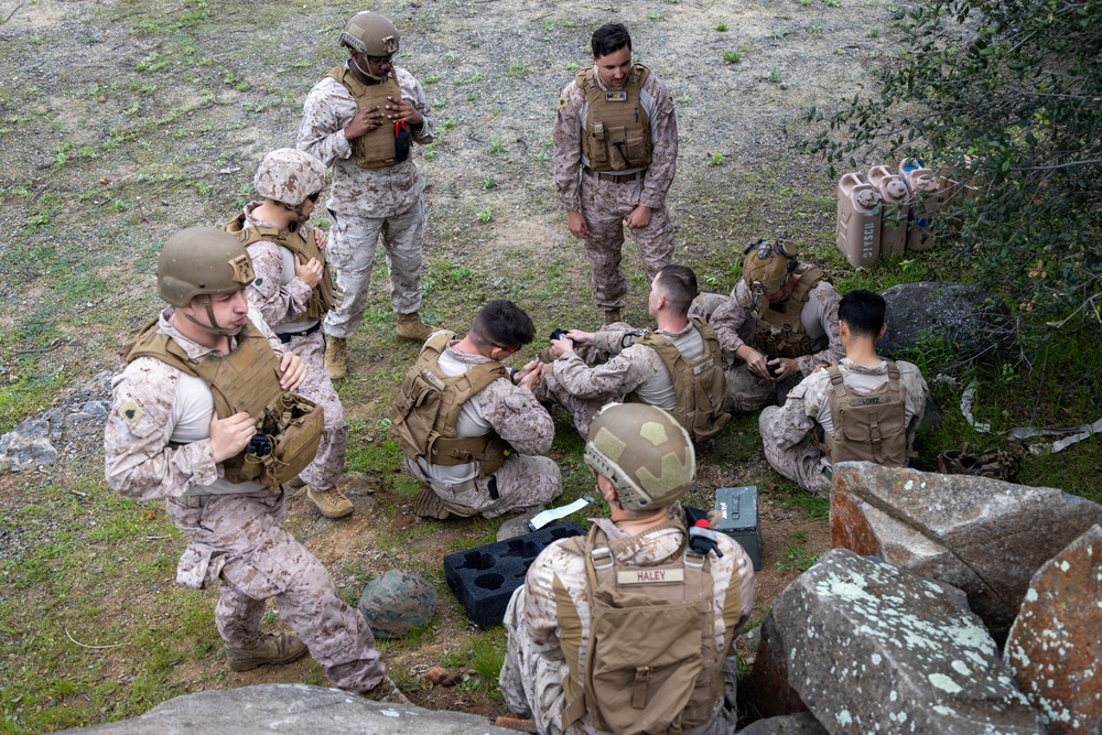 1st Marine Division Schools hosts small attack drone operators course