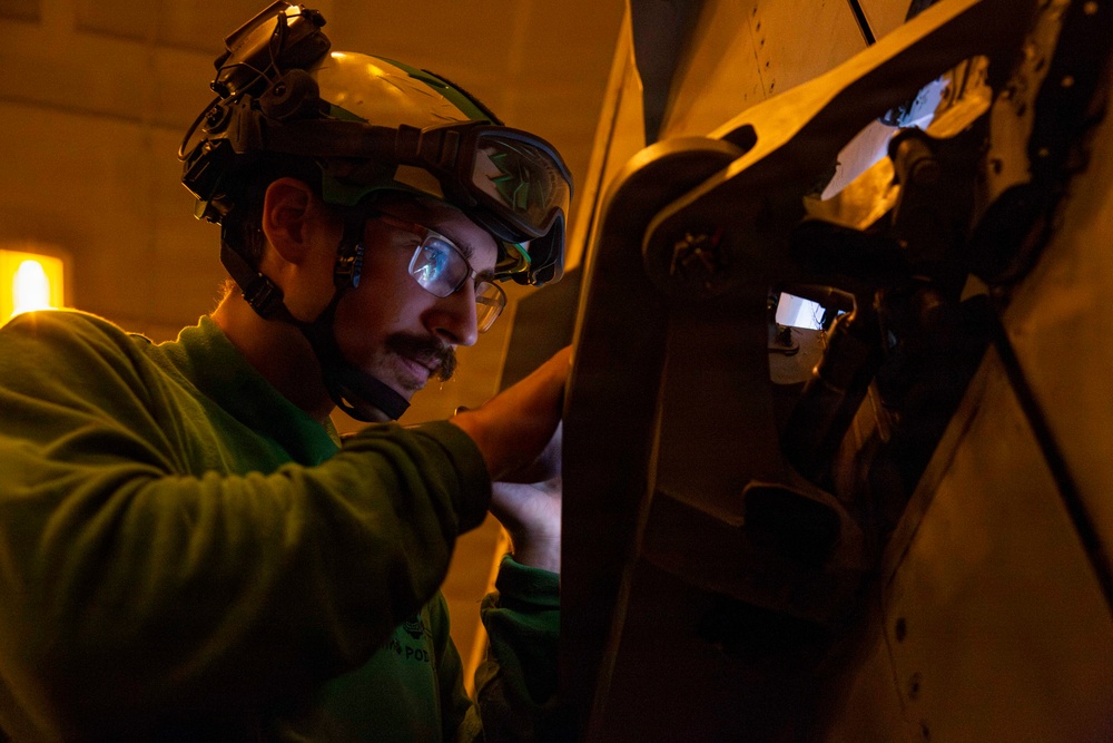 Abraham Lincoln conducts routine aircraft maintenance