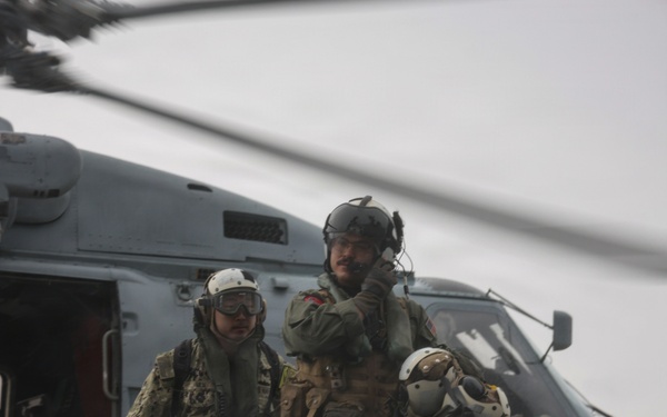 QUART 26.2: VMM-364 and HMS-49 conduct deck landing qualifications aboard Wasp-class amphibious assault ship USS Makin Island