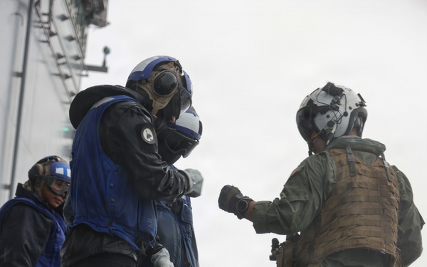 QUART 26.2: VMM-364 and HMS-49 conduct deck landing qualifications aboard Wasp-class amphibious assault ship USS Makin Island