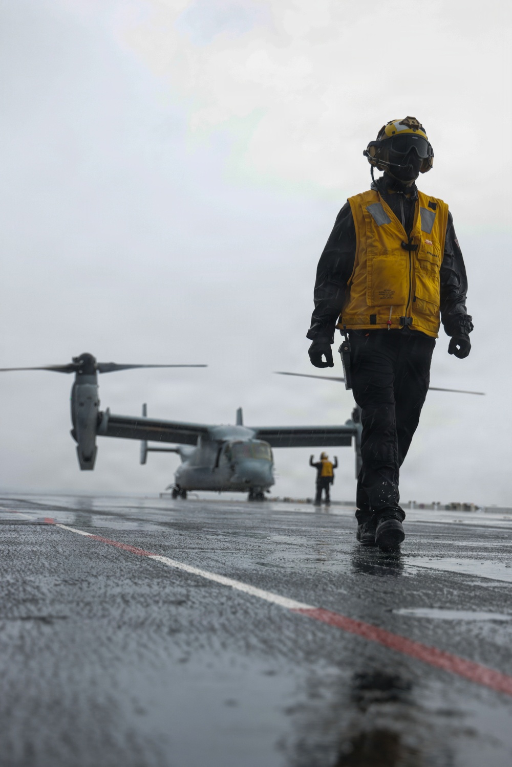 QUART 26.2: VMM-364 and HMS-49 conduct deck landing qualifications aboard Wasp-class amphibious assault ship USS Makin Island