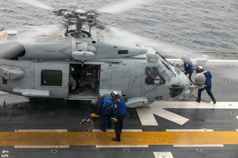 QUART 26.2: VMM-364 conducts deck landing qualifications aboard USS Makin Island