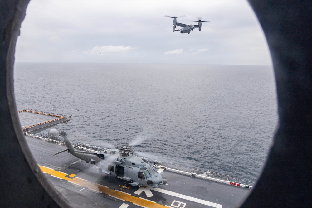 QUART 26.2: VMM-364 conducts deck landing qualifications aboard USS Makin Island
